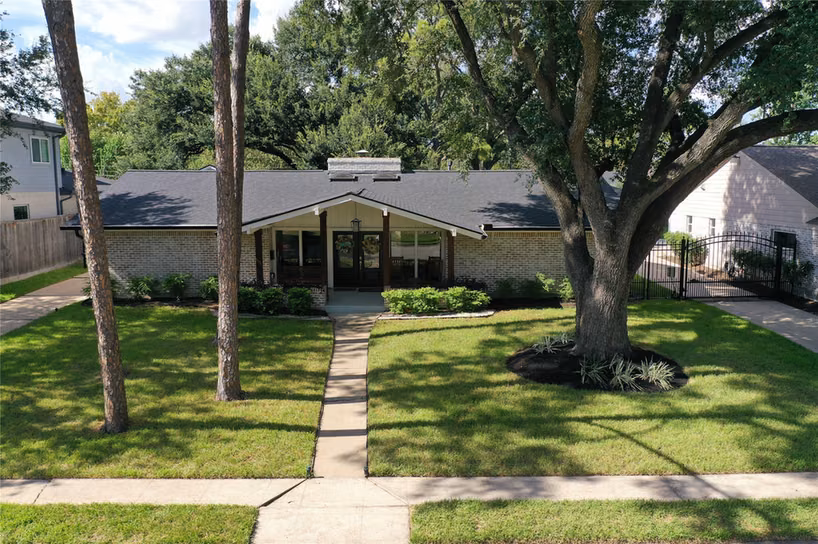 Photo 2 of 10610 Chevy Chase Drive, Houston, TX