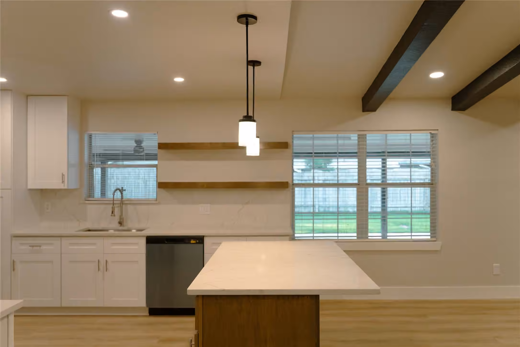 Photo 4 of 800 Rosewood Drive, Baytown, TX