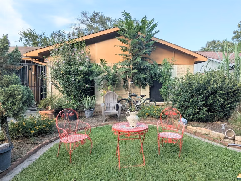 Photo 5 of 7307 La Granada Drive, Houston, TX
