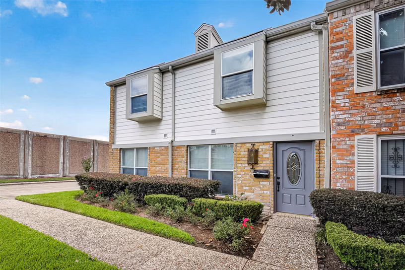 Photo 4 of 10383 Briar Forest Drive, Houston, TX