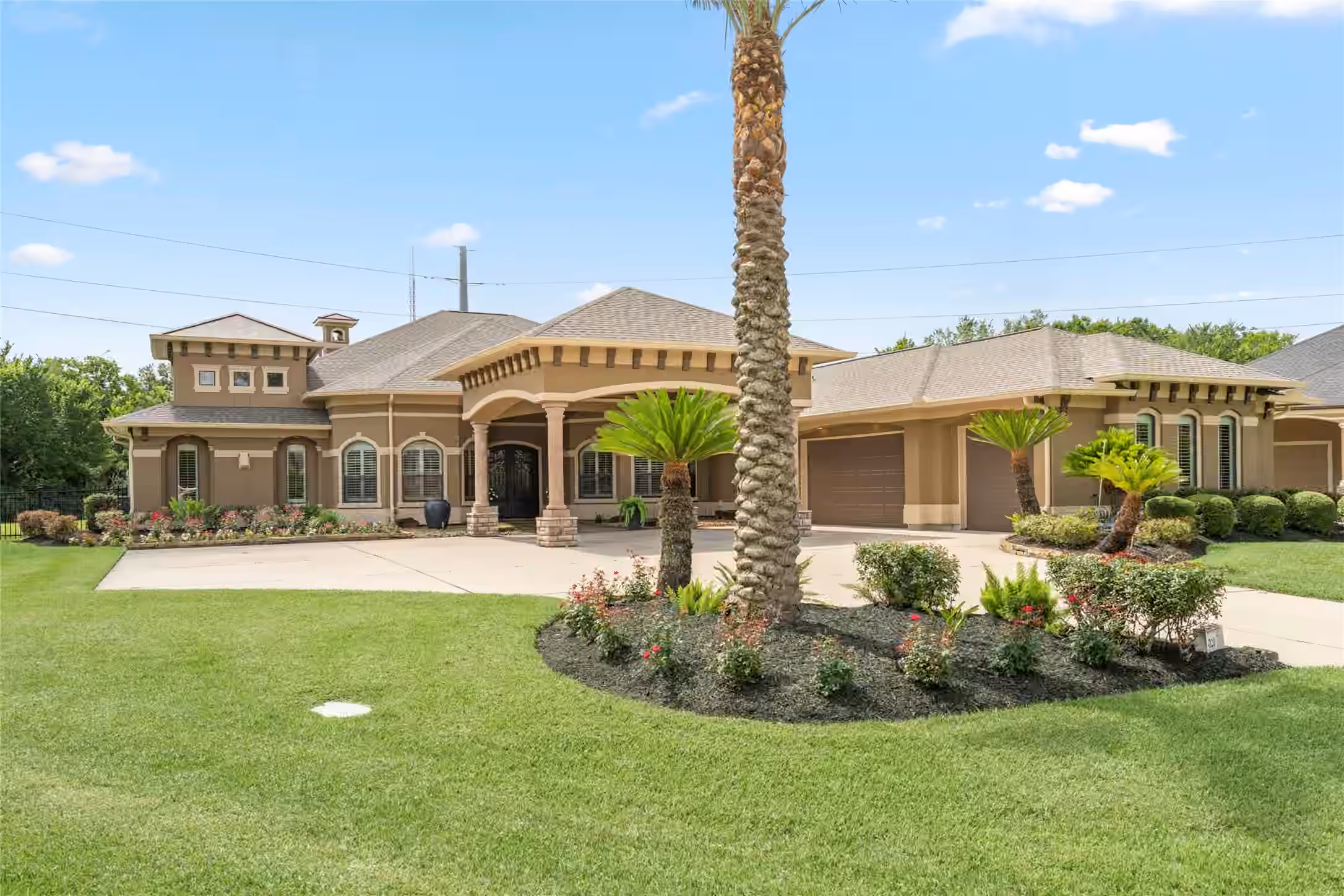 Photo 2 of 3020 Bridle Path, Friendswood, TX