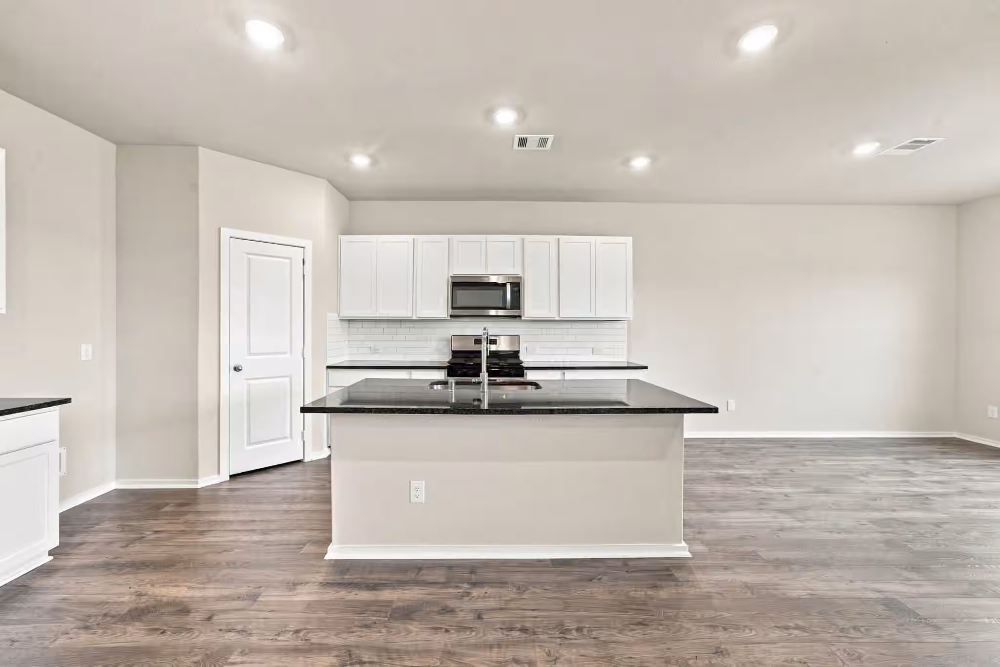 Photo 7 of 6719 Pebble Bluff Court, Cove, TX