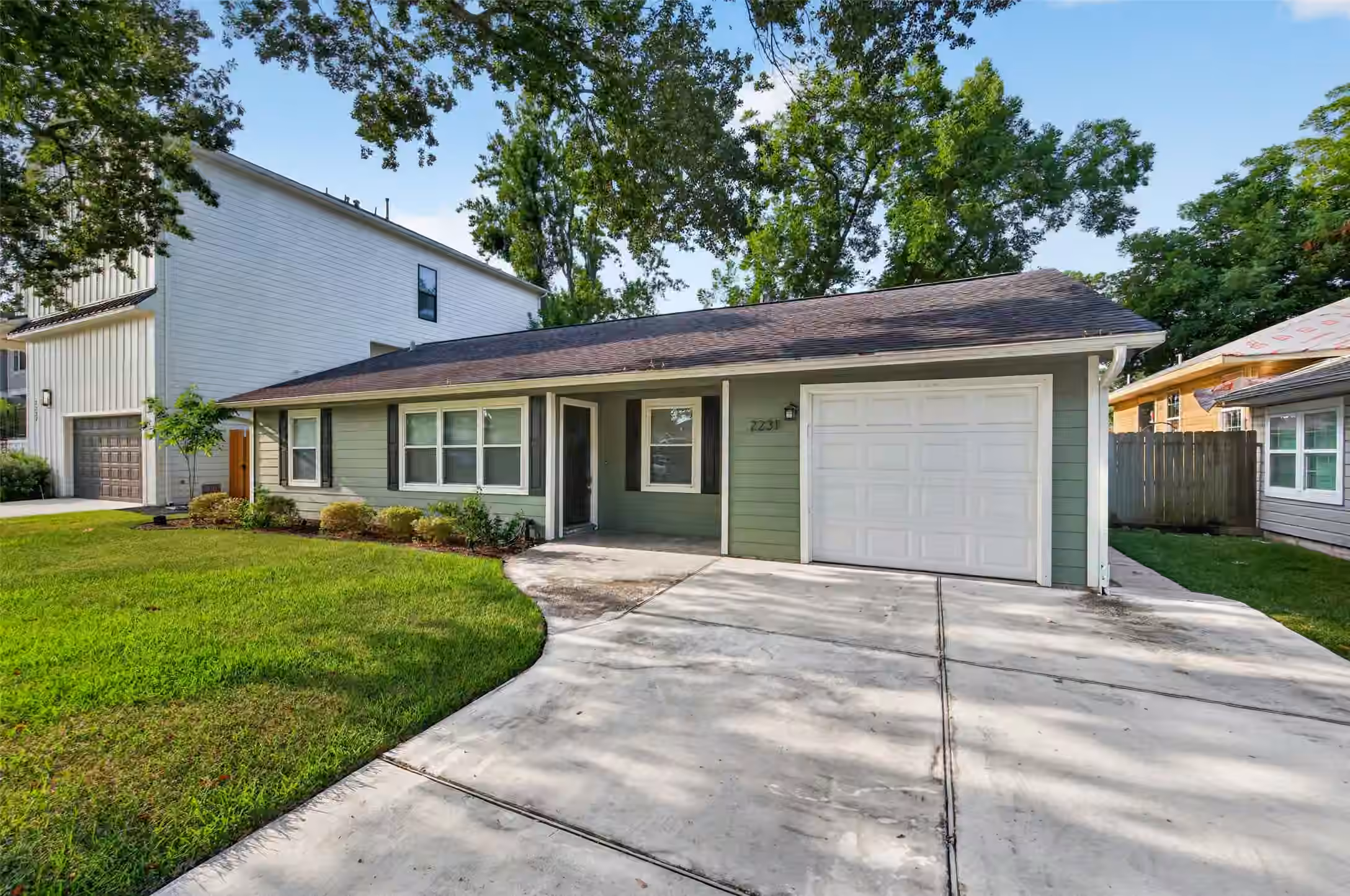 Photo 2 of 2231 Saxon Drive, Houston, TX