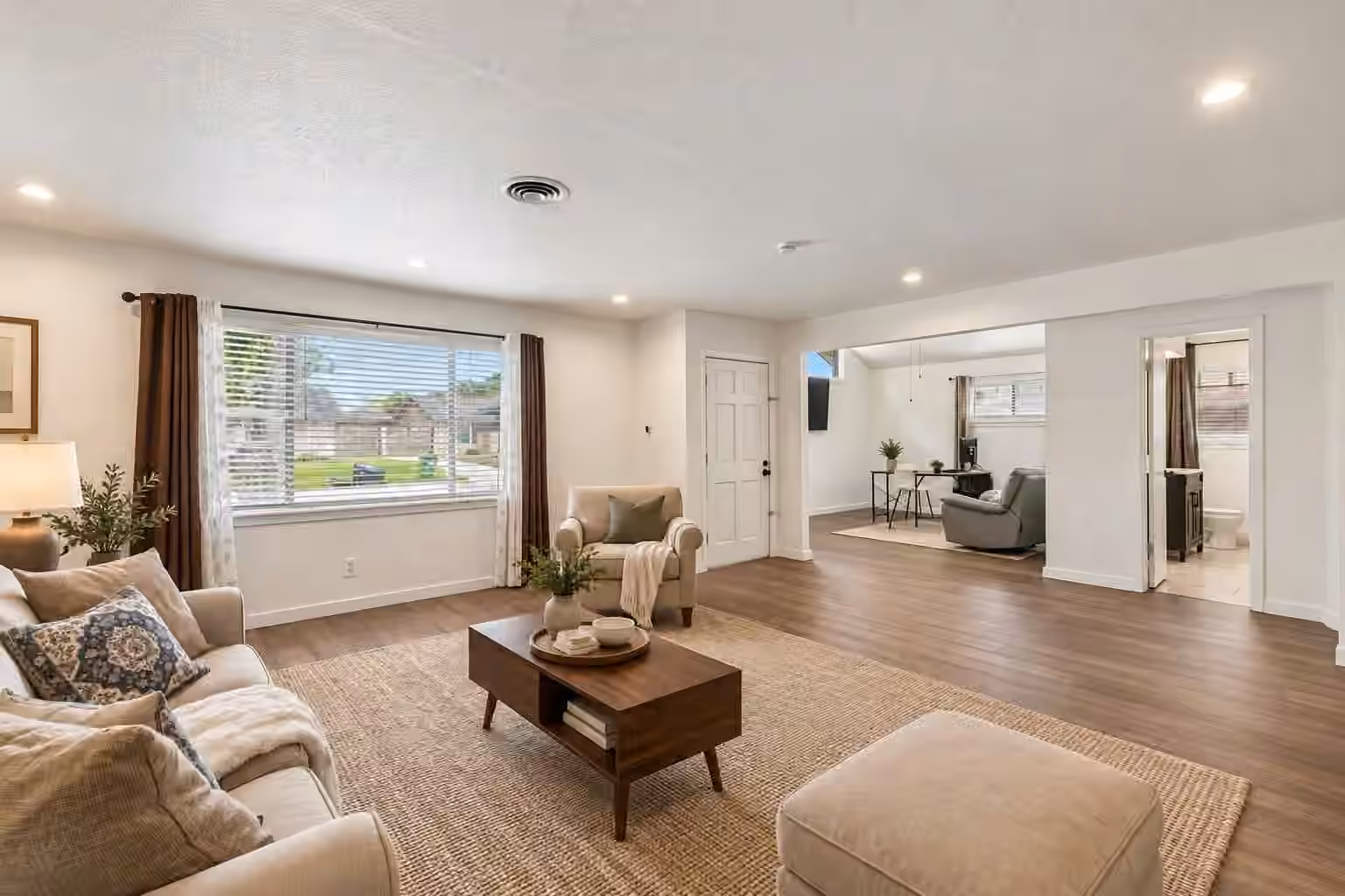 Photo 3 of 5811 Birchmont Drive, Houston, TX