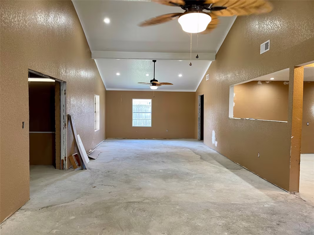 Photo 5 of 903 W 8th Street, Freeport, TX