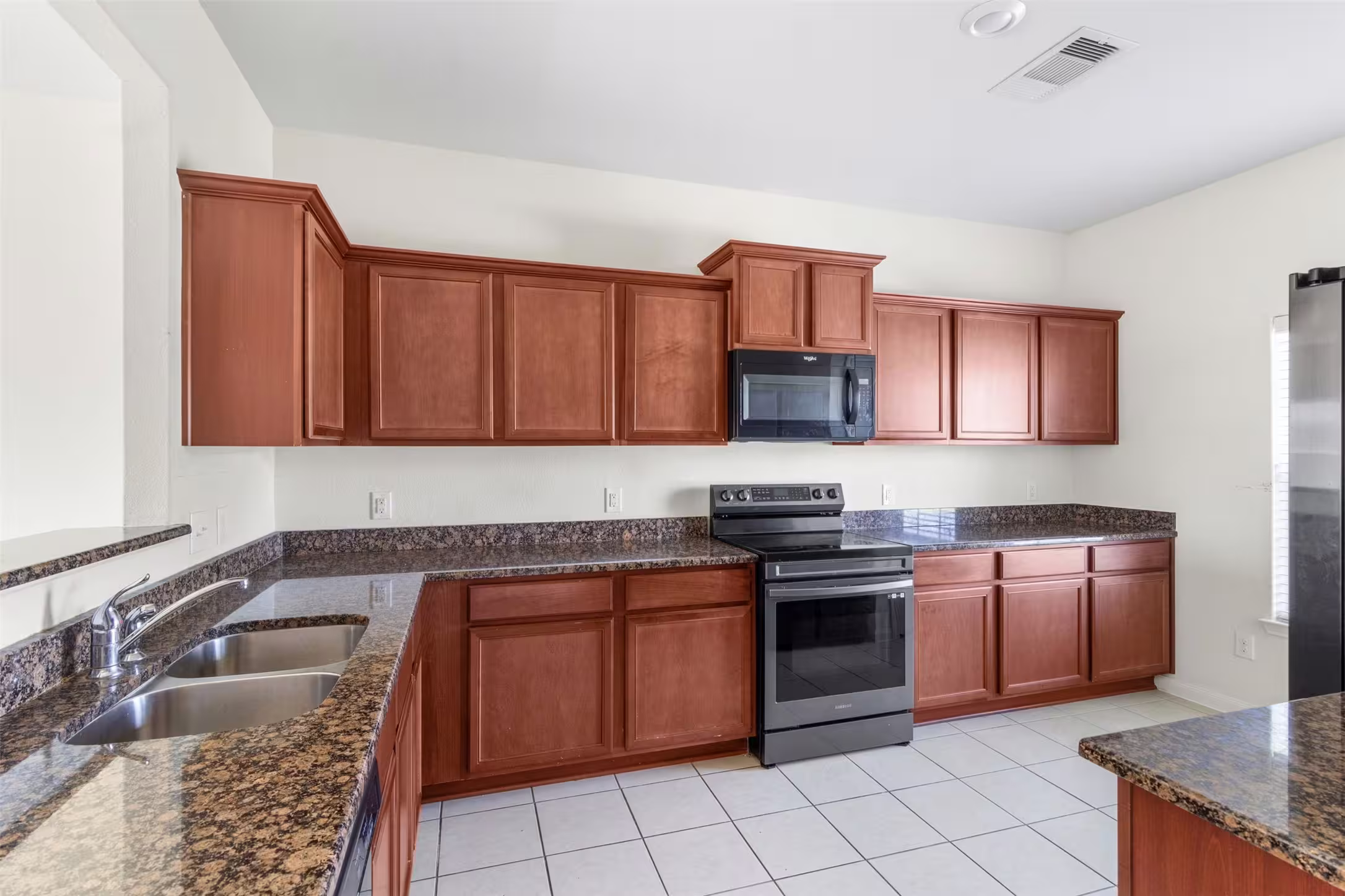 Photo 3 of 11002 Hillside Creek Drive, Humble, TX