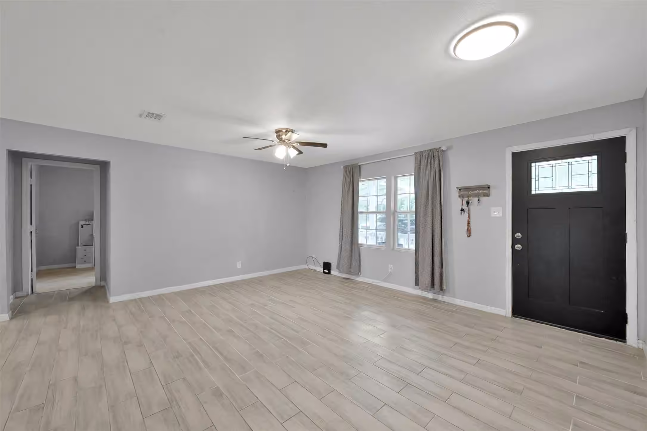 Photo 6 of 216 S Magnolia Drive, Conroe, TX