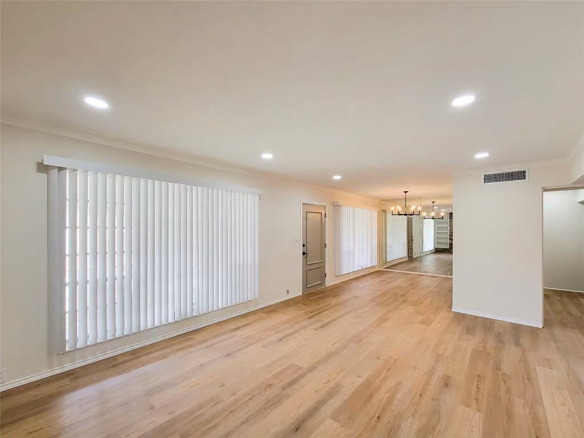Photo 4 of 2101 Fountain View Drive 24C, Houston, TX