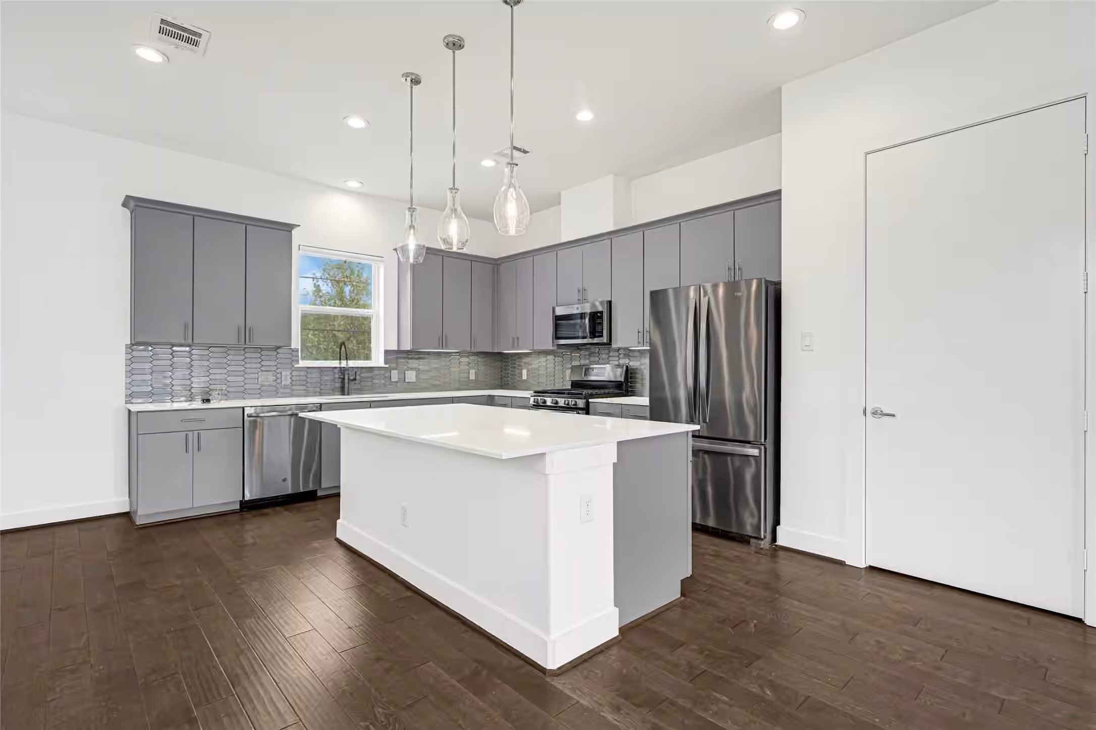 Photo 6 of 449 W 25th Street C, Houston, TX