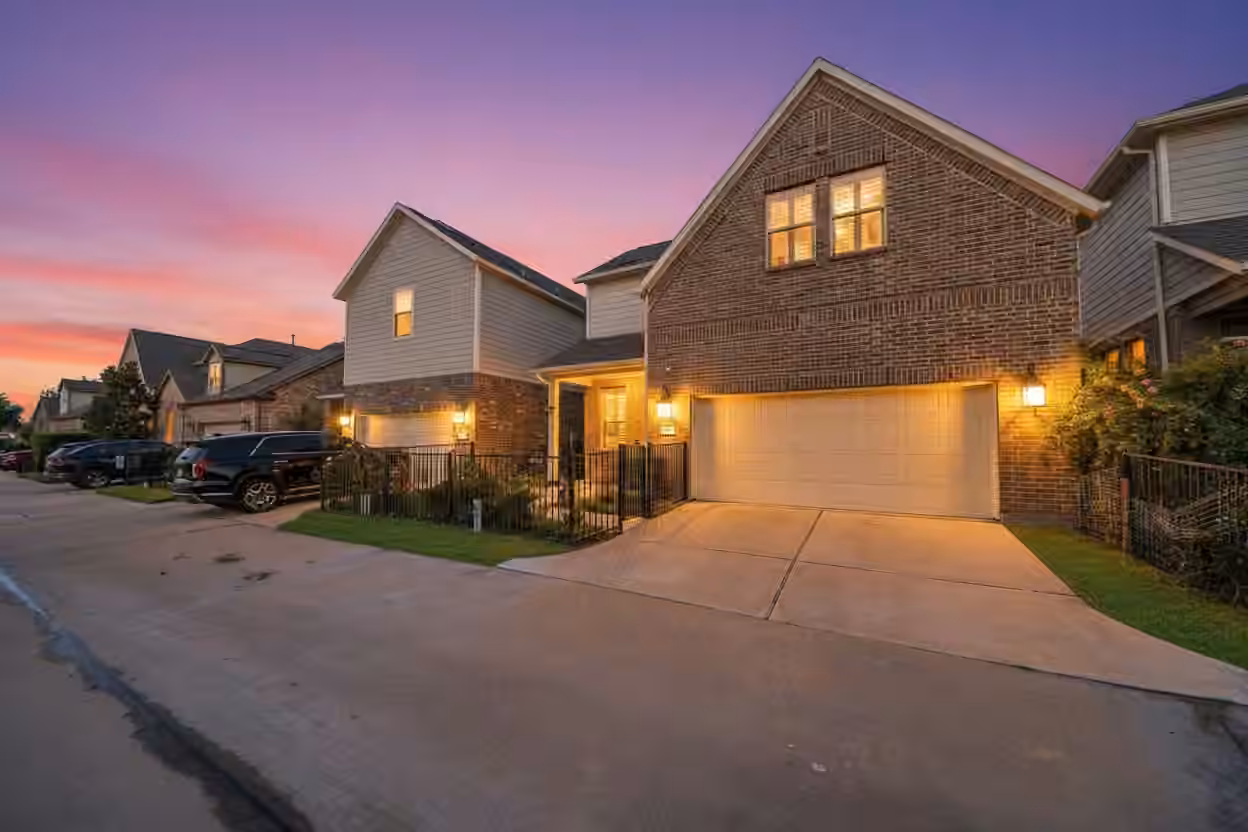 Photo 4 of 9663 Rockport Hills Drive, Cypress, TX