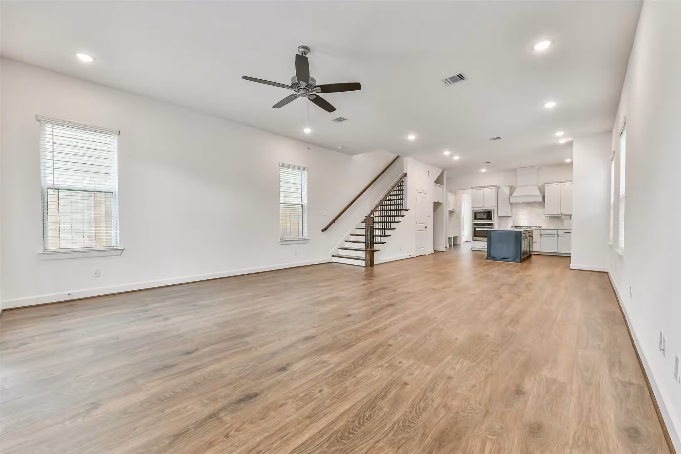 Photo 6 of 2511 S Houston Avenue, Pearland, TX