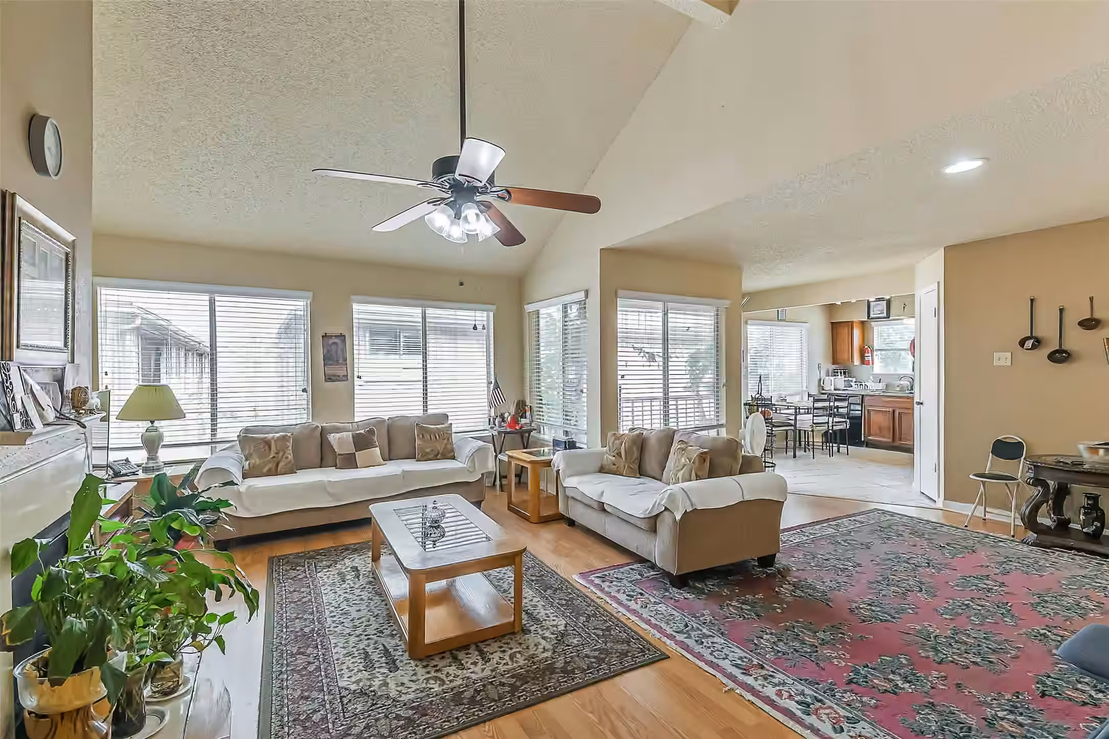 Photo 5 of 12400 Overbrook Lane 59D, Houston, TX