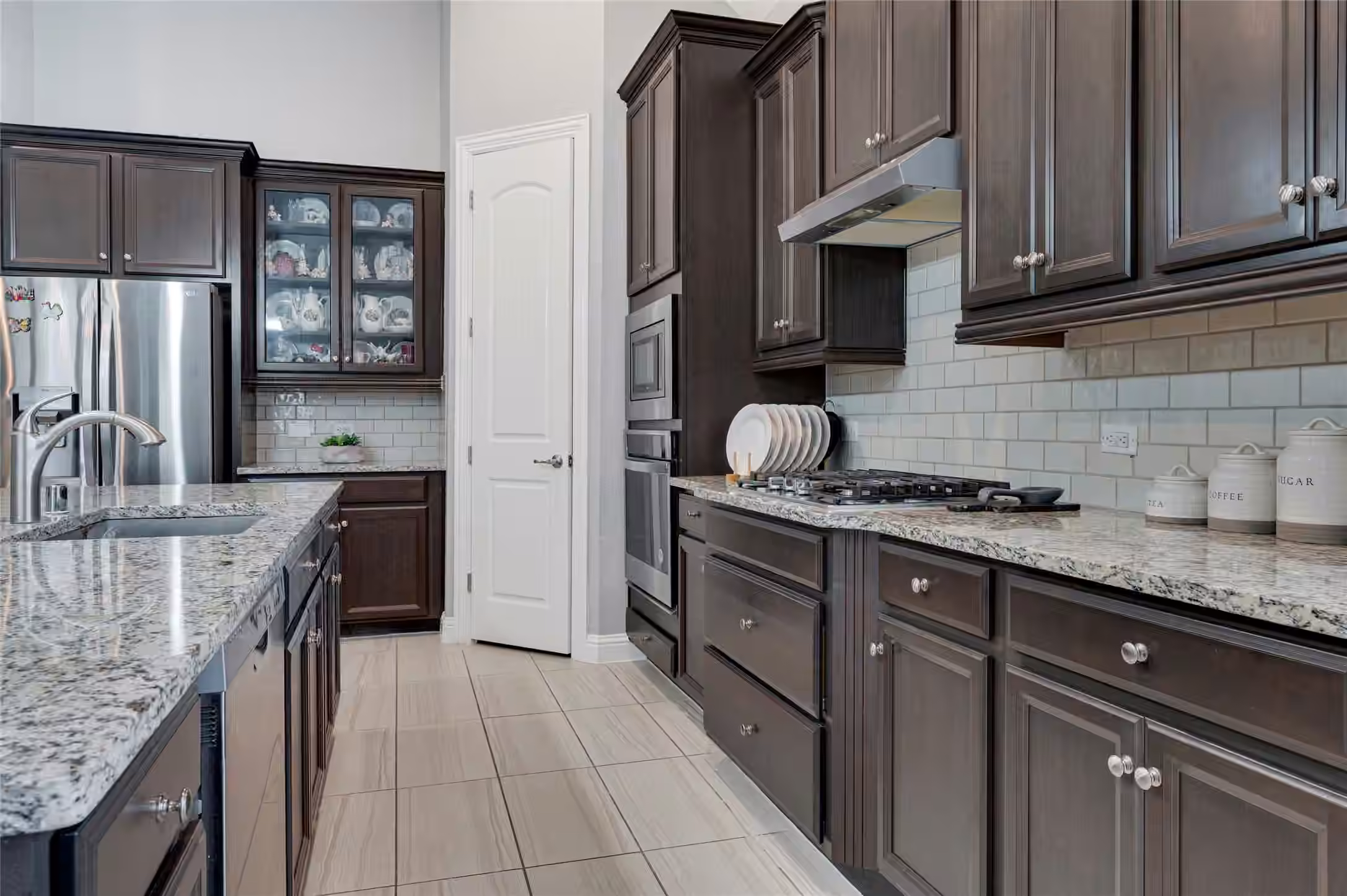 Photo 4 of 4612 Fisher Drive, Pearland, TX