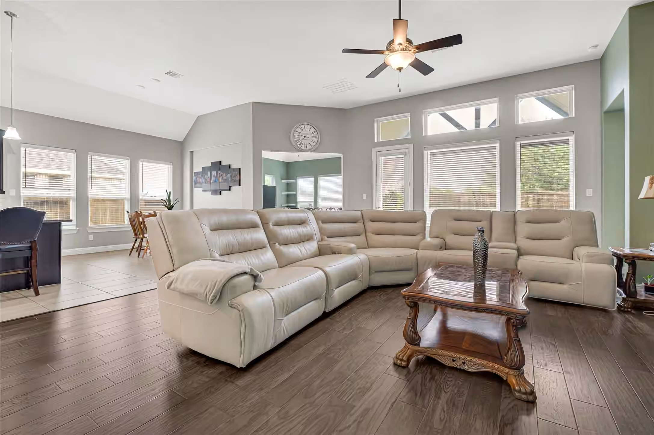 Photo 5 of 4612 Fisher Drive, Pearland, TX