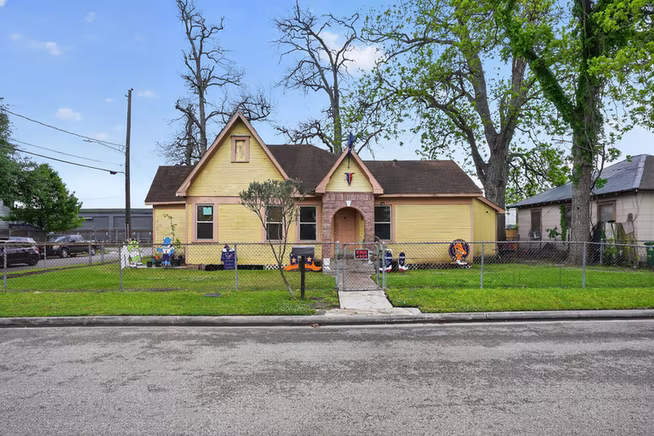 Photo 2 of 2621 Eastman Street, Houston, TX