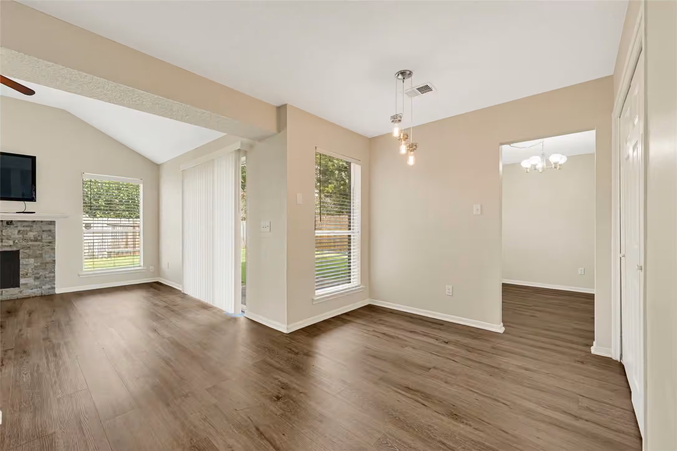 Photo 7 of 4010 Spring Garden Drive, Pearland, TX