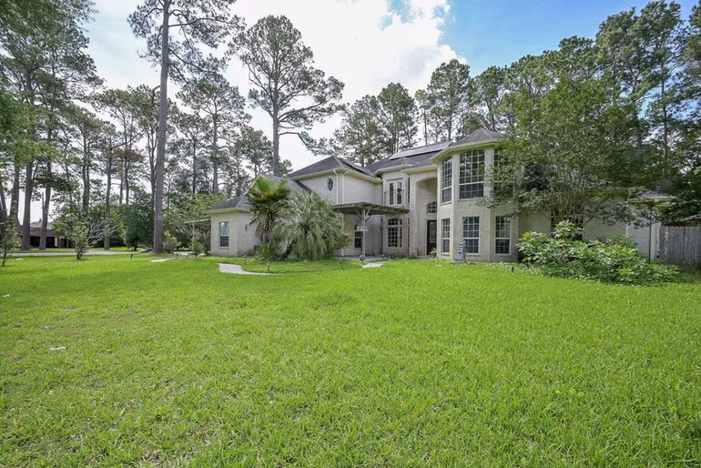 Photo 2 of 11203 Cypress Way Drive, Houston, TX 77065