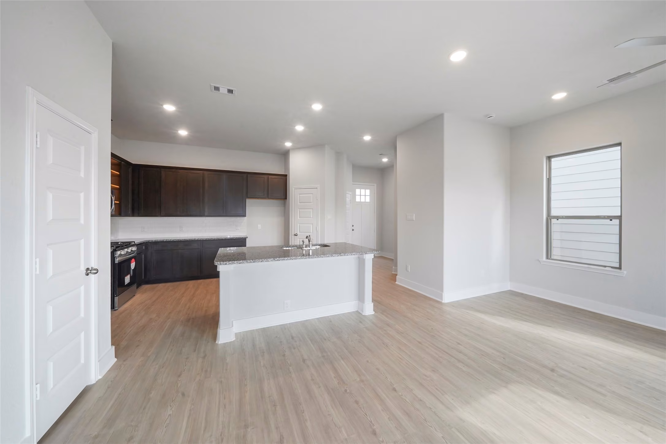 Photo 5 of 13405 Sun Cay Drive, Houston, TX