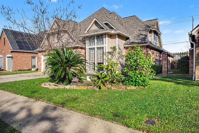 Photo 3 of 1321 Garden Court, Deer Park, TX