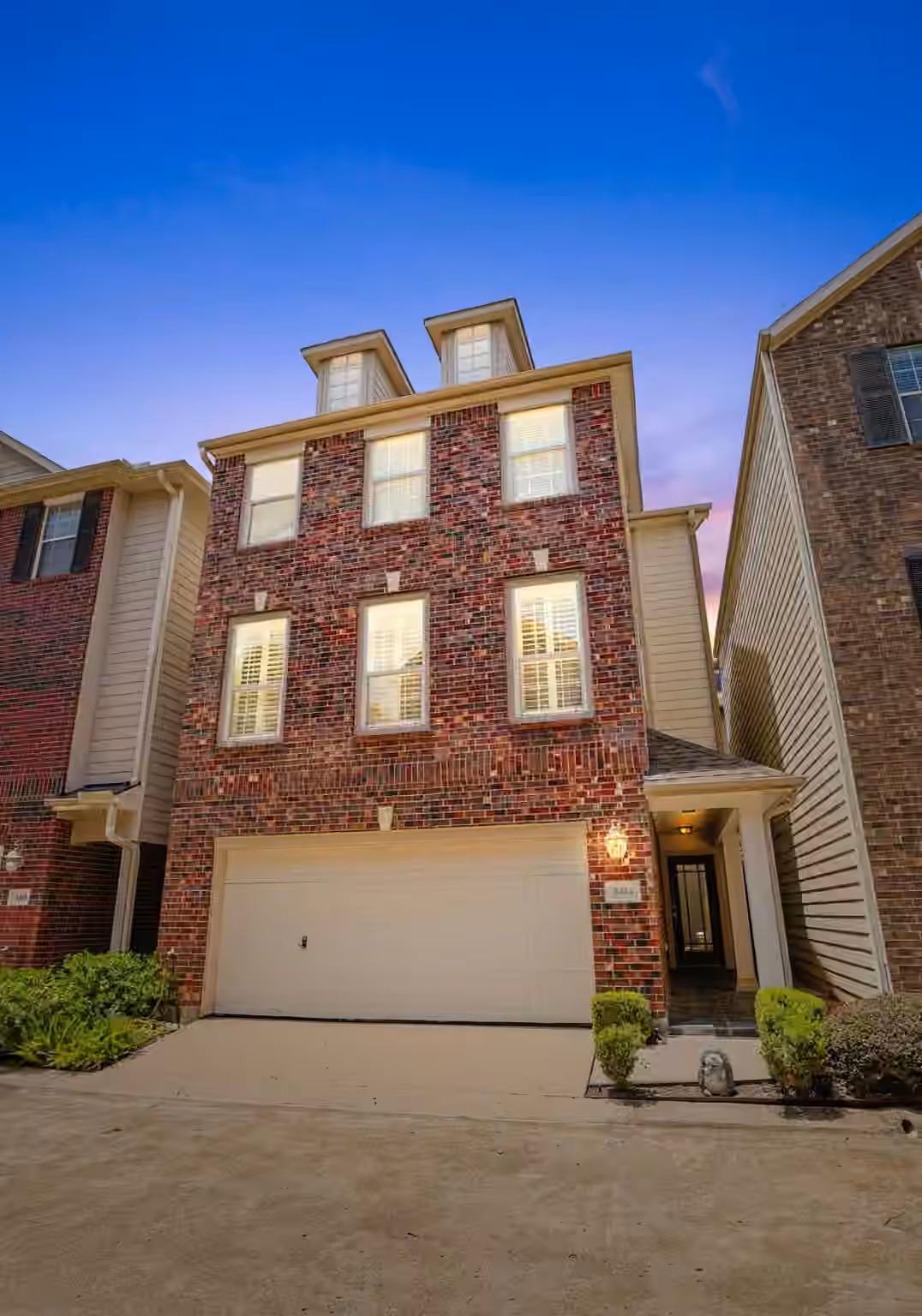 Photo 2 of 3414 Skyline Village Drive, Houston, TX