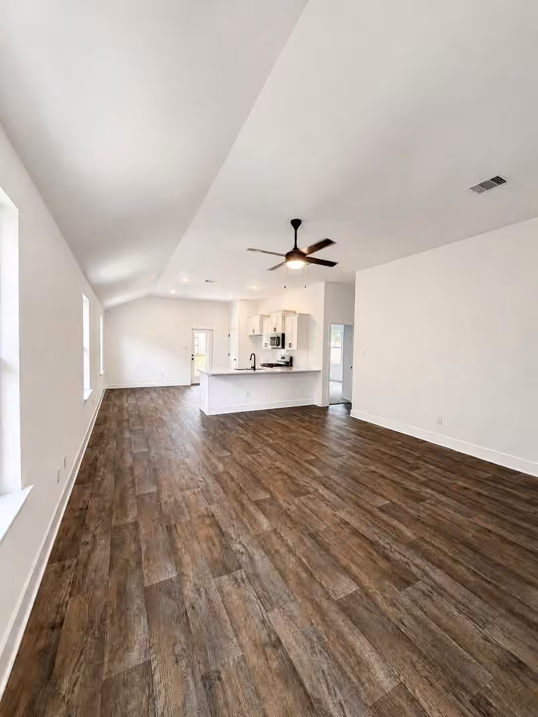 Photo 3 of 9308 HARD ROCK Road, Conroe, TX