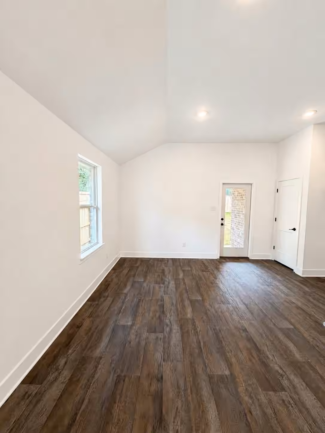Photo 5 of 9308 HARD ROCK Road, Conroe, TX