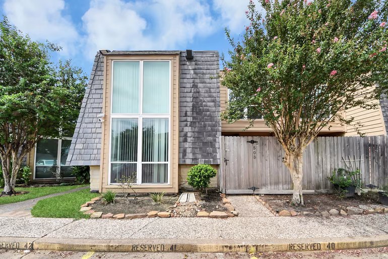 Photo 2 of 16120 Stuebner Airline Road 505, Spring, TX