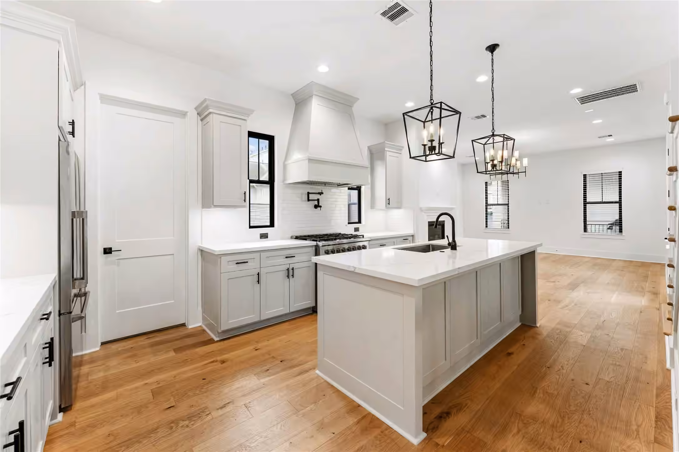 Photo 5 of 517 E 4th Street, Houston, TX