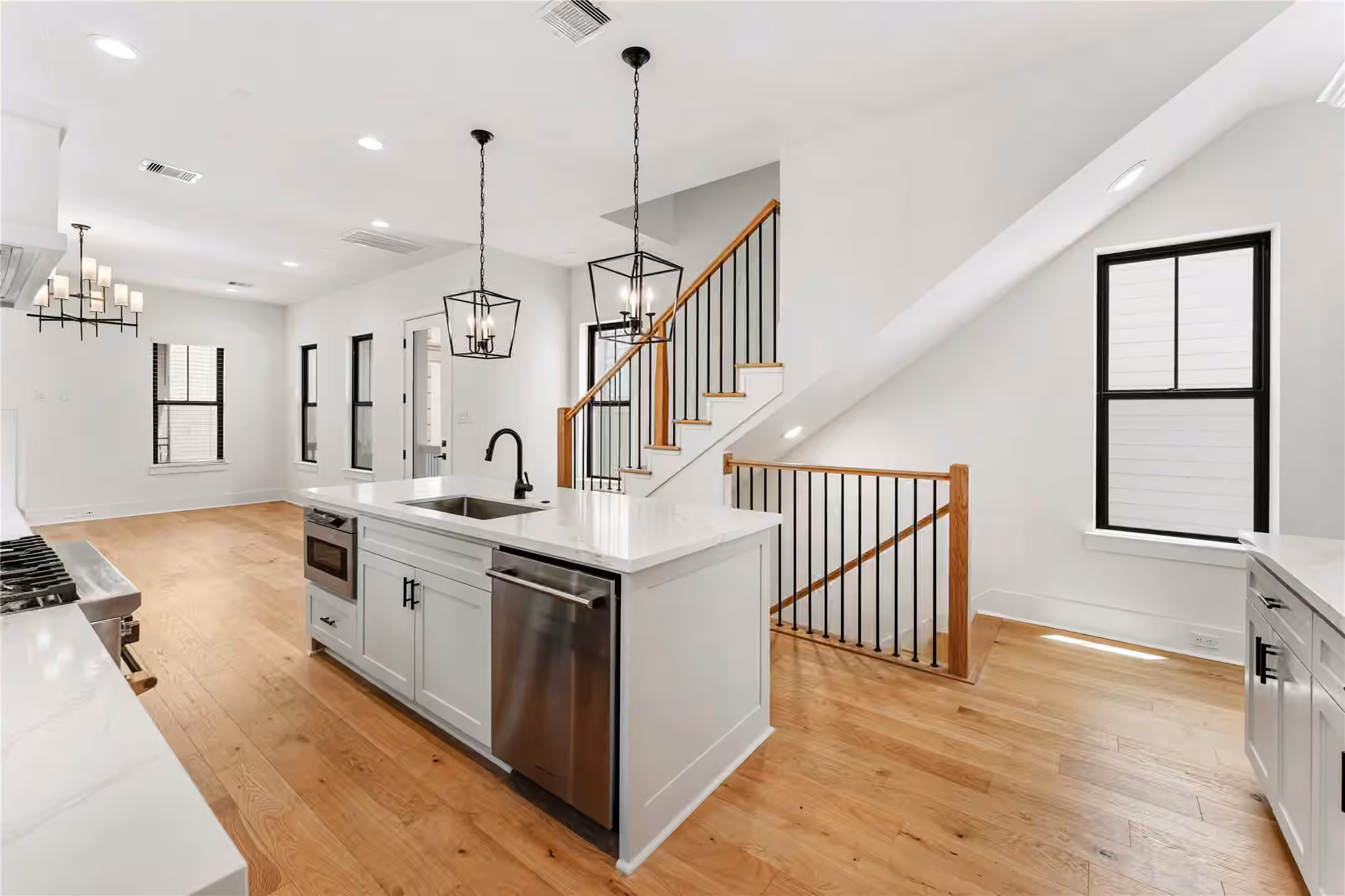 Photo 7 of 517 E 4th Street, Houston, TX