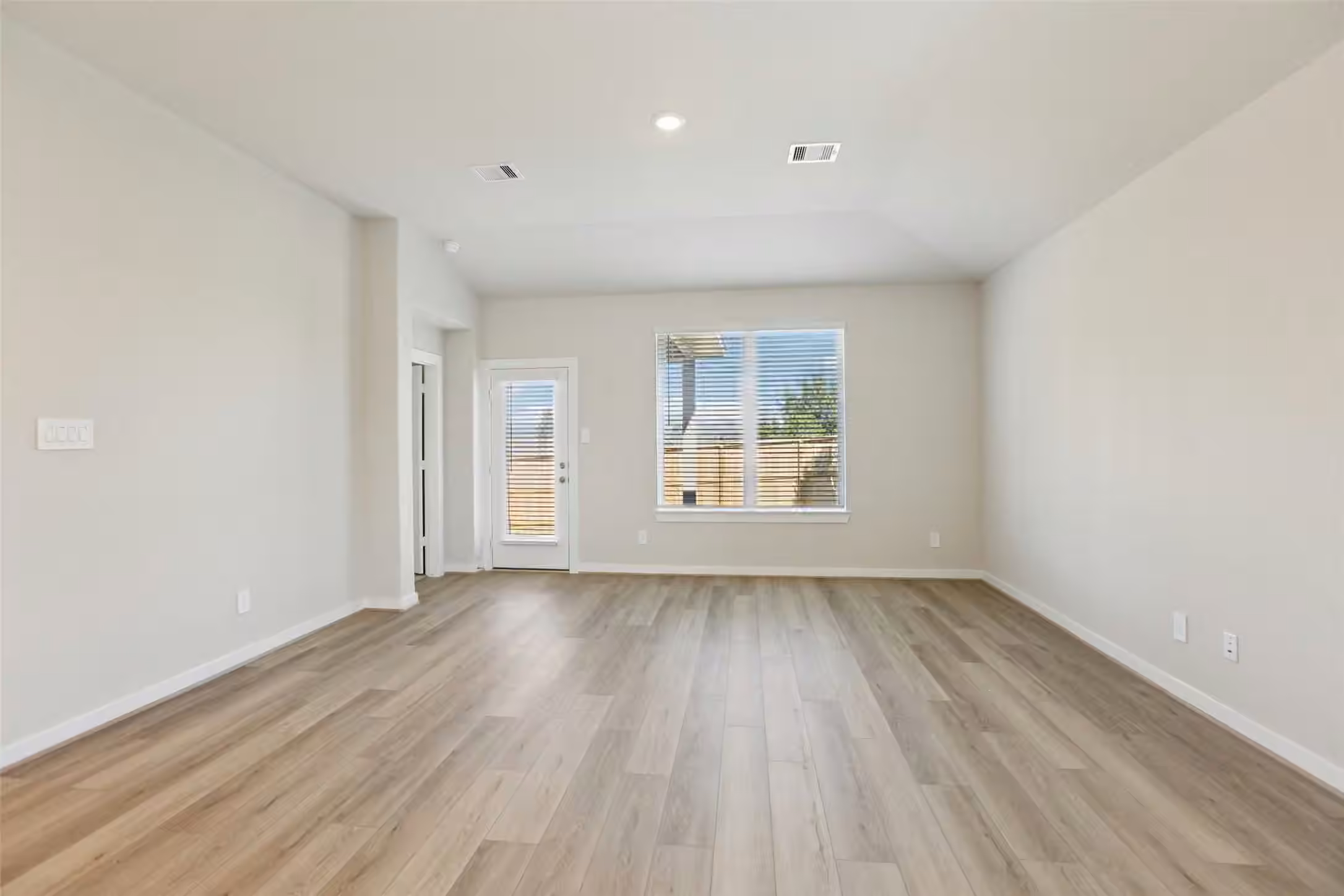 Photo 6 of 5213 Redbud Valley Drive, Pearland, TX