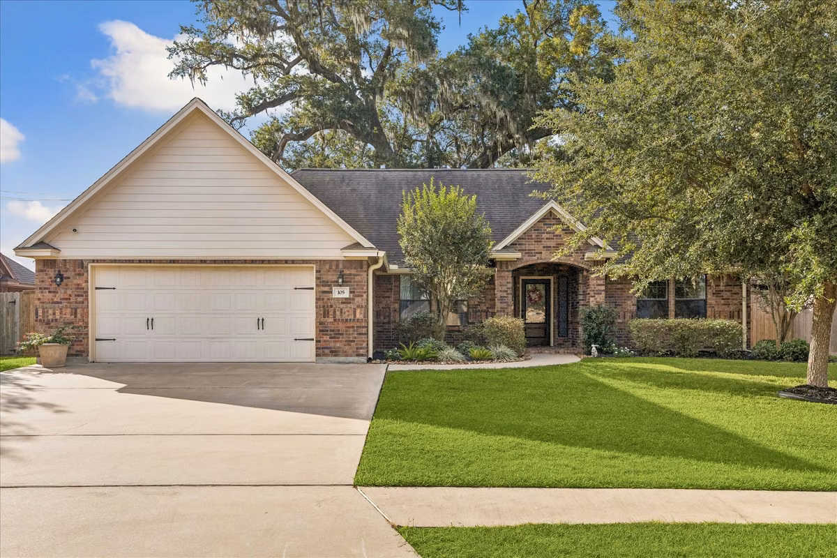 Photo of 105 Blue Jay Drive, Richwood, TX 77566