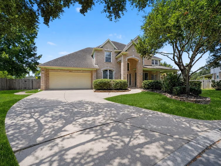 Photo 2 of 17303 Village Breeze Drive, Tomball, TX