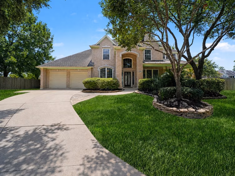 Photo 4 of 17303 Village Breeze Drive, Tomball, TX