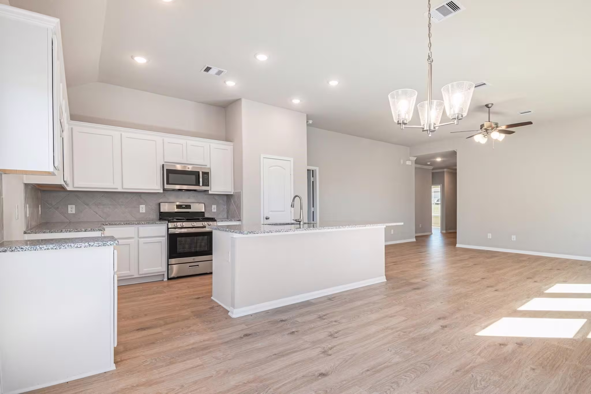 Photo 3 of 11021 Ondrea Lane, Willis, TX