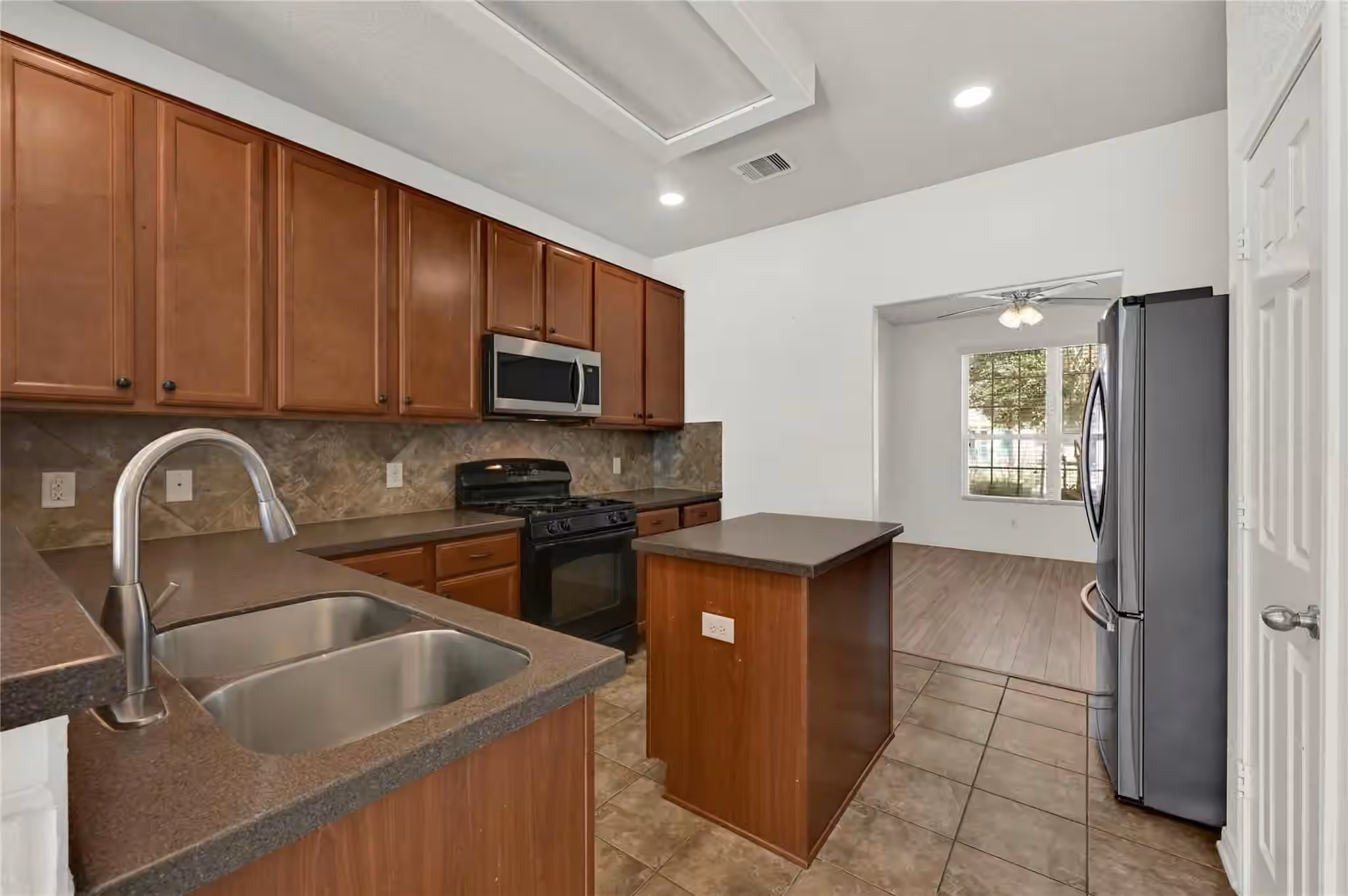 Photo 5 of 19739 Atherton Bend Lane, Cypress, TX