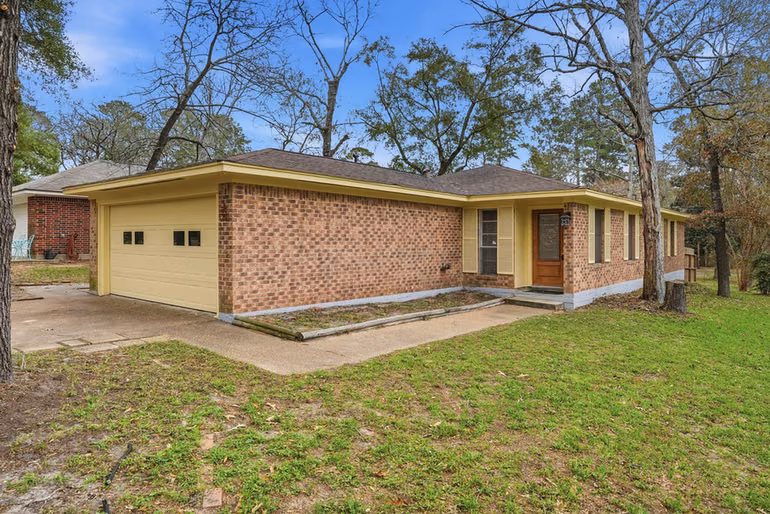 Photo 4 of 20 Moon Valley Court, Conroe, TX
