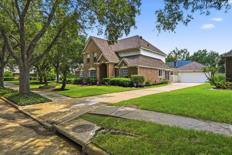 Photo 4 of 3926 Felicia Drive, Sugar Land, TX