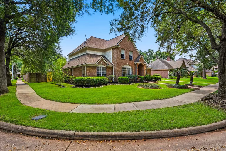 Photo 5 of 3926 Felicia Drive, Sugar Land, TX