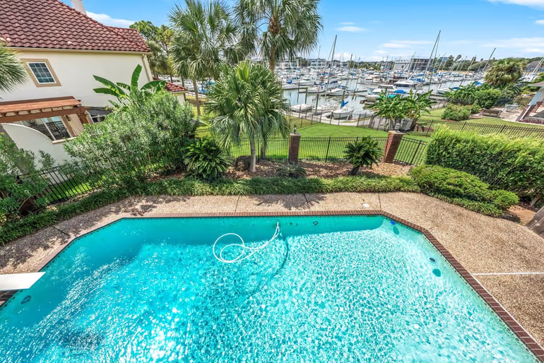 Photo 4 of 2207 Twin Oaks Boulevard, Kemah, TX