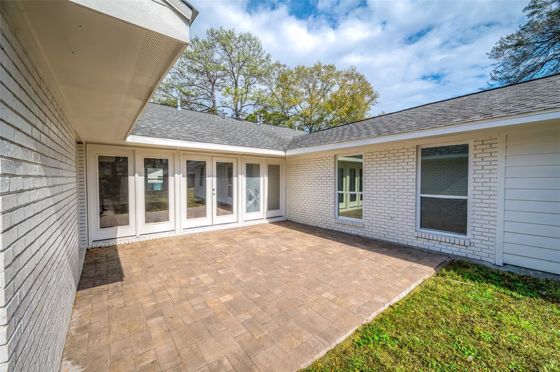 Photo 2 of 7727 Fairdale Lane, Houston, TX