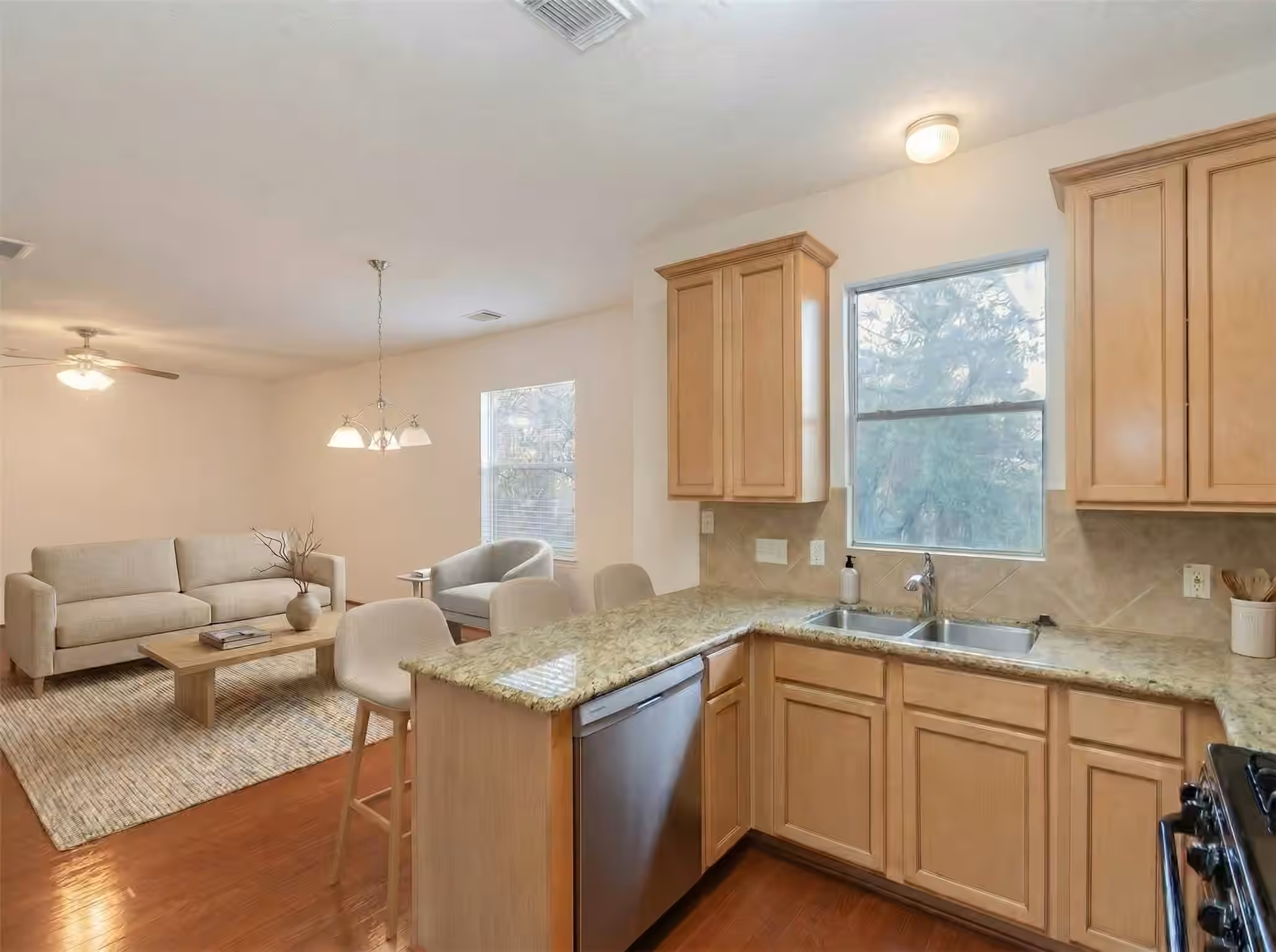 Photo 6 of 1424 W 24th Street, Houston, TX