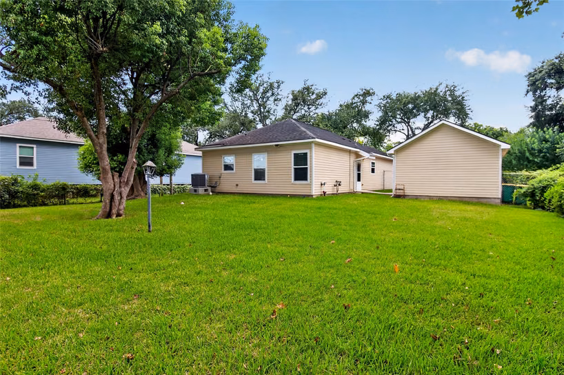 Photo 4 of 233 Beatrice Street, La Marque, TX
