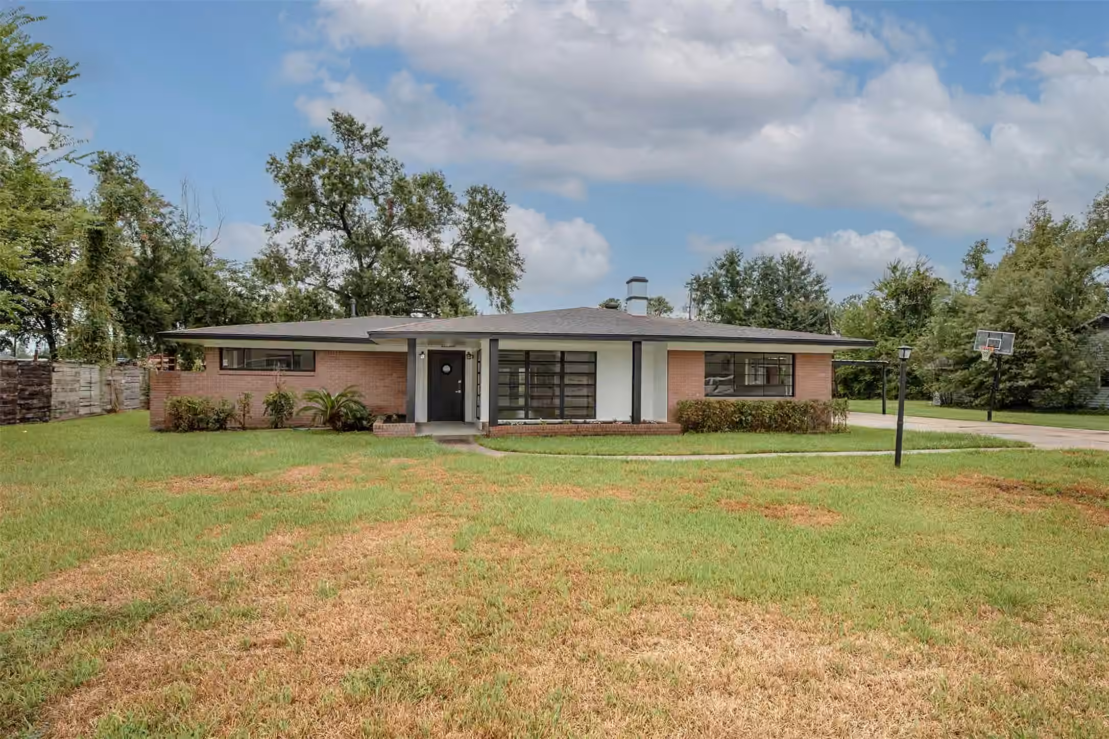 Photo of 124 Lazy Lane, Baytown, TX 77520