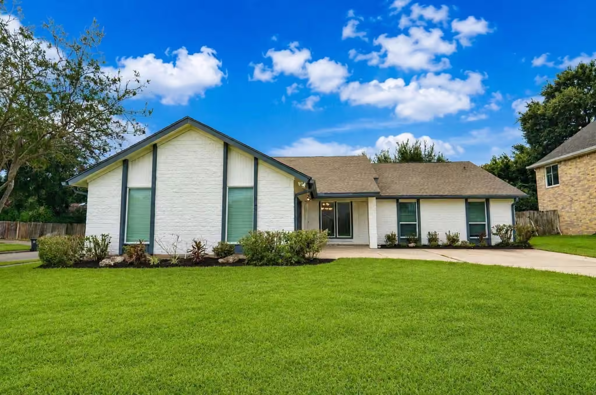 Photo 2 of 2903 PEPPERWOOD, Sugar Land, TX