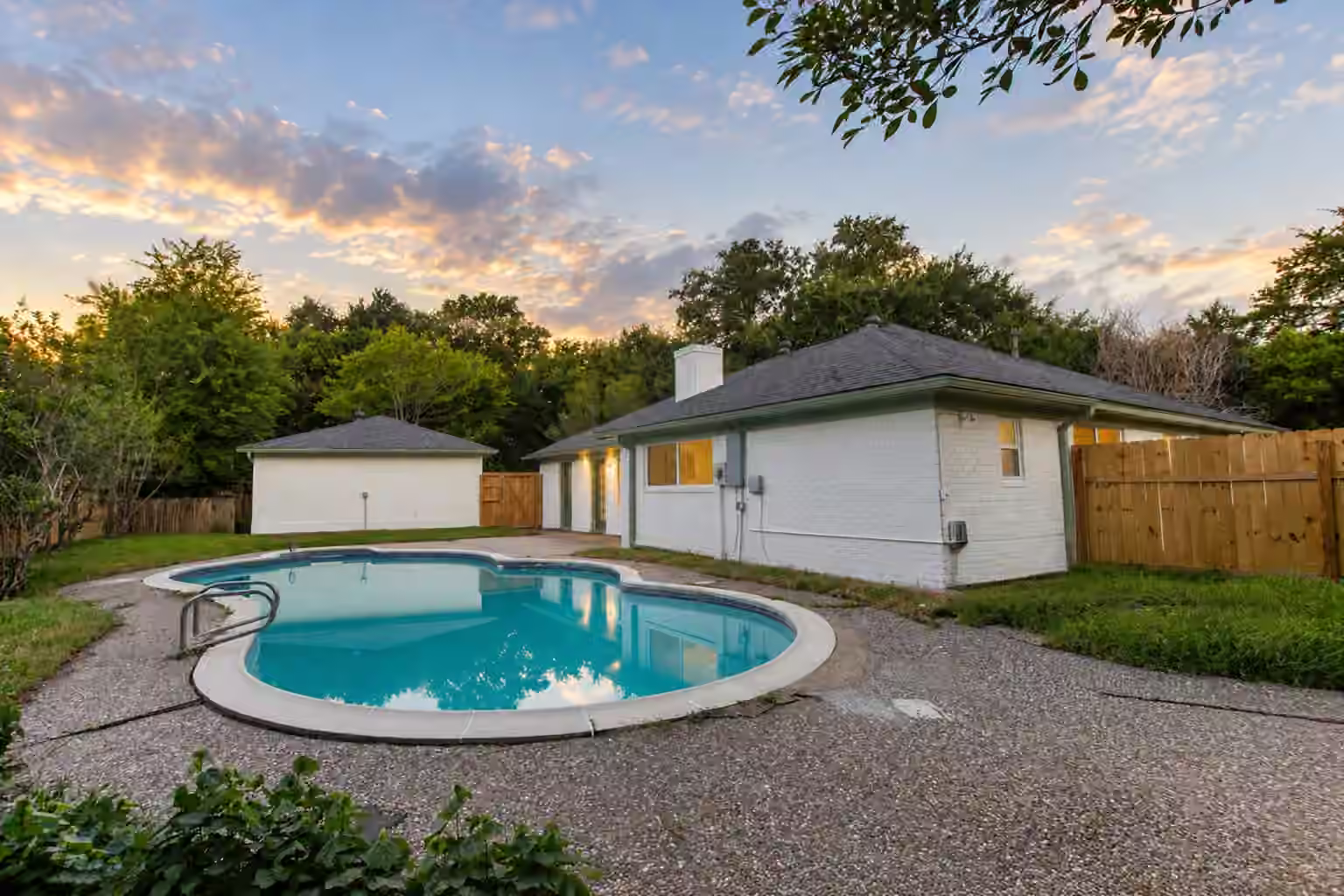Photo 4 of 12211 Appleby Drive, Houston, TX