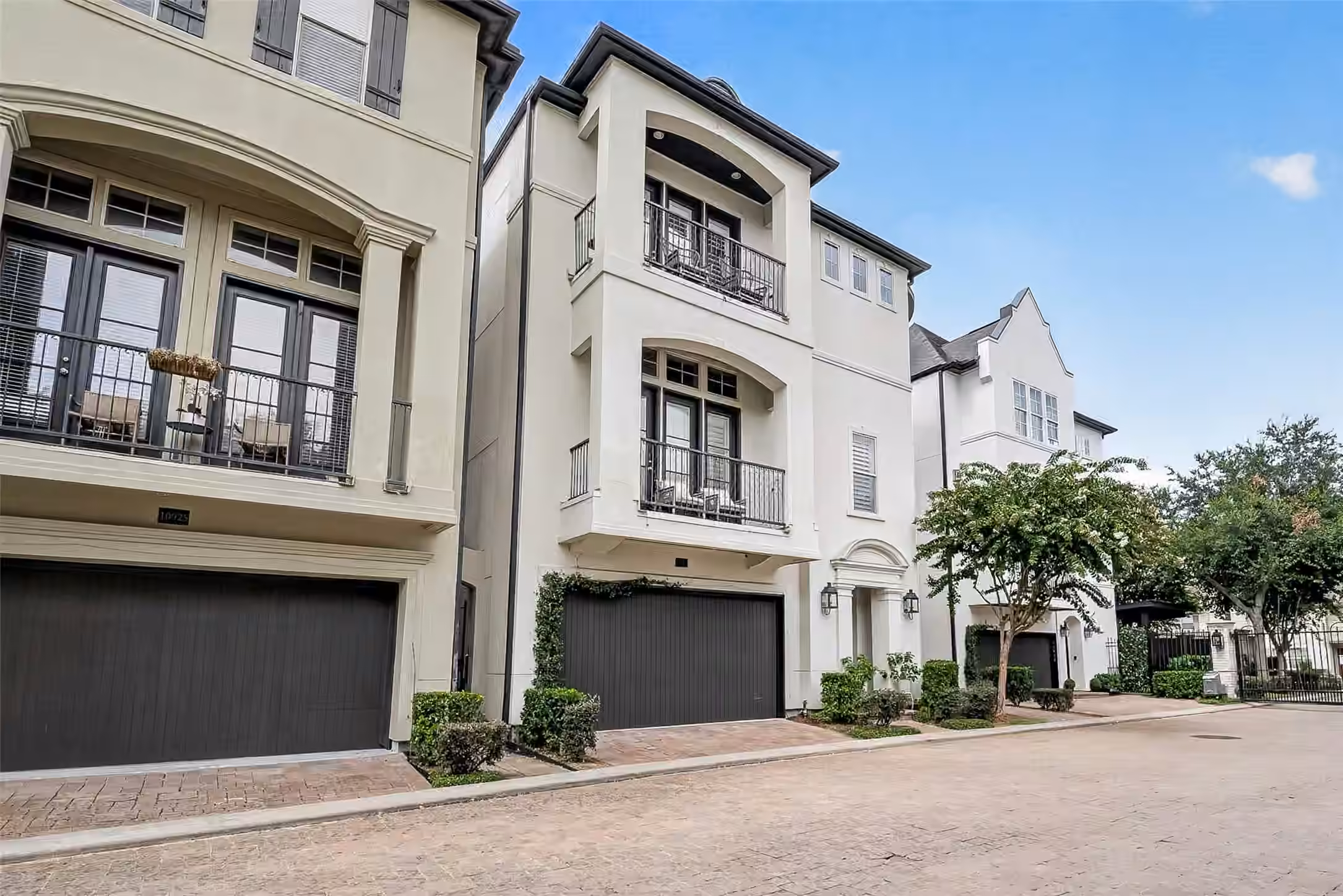 Photo 2 of 10929 Upland Park, Houston, TX