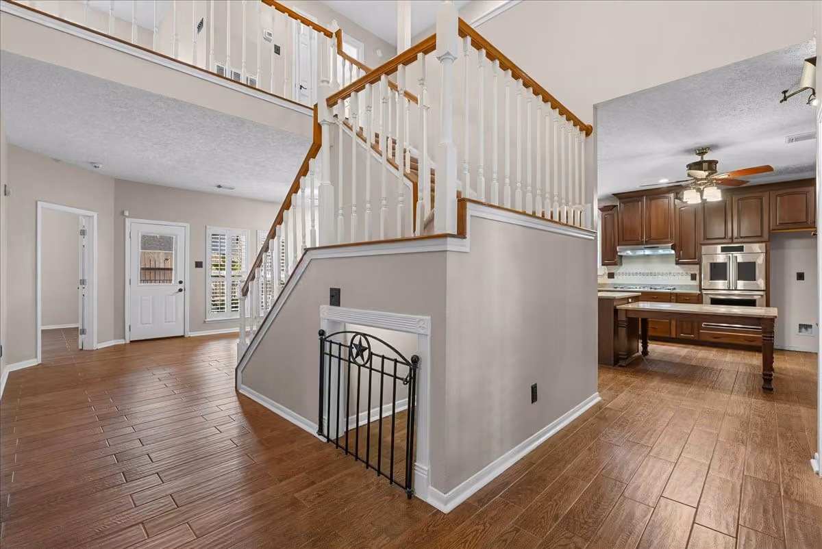 Photo 2 of 1006 Chesterwood Drive, Pearland, TX