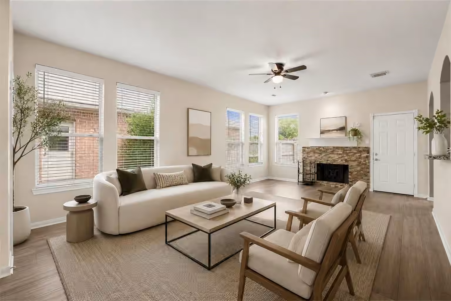 Photo 3 of 17027 Gleneviss Drive, Houston, TX