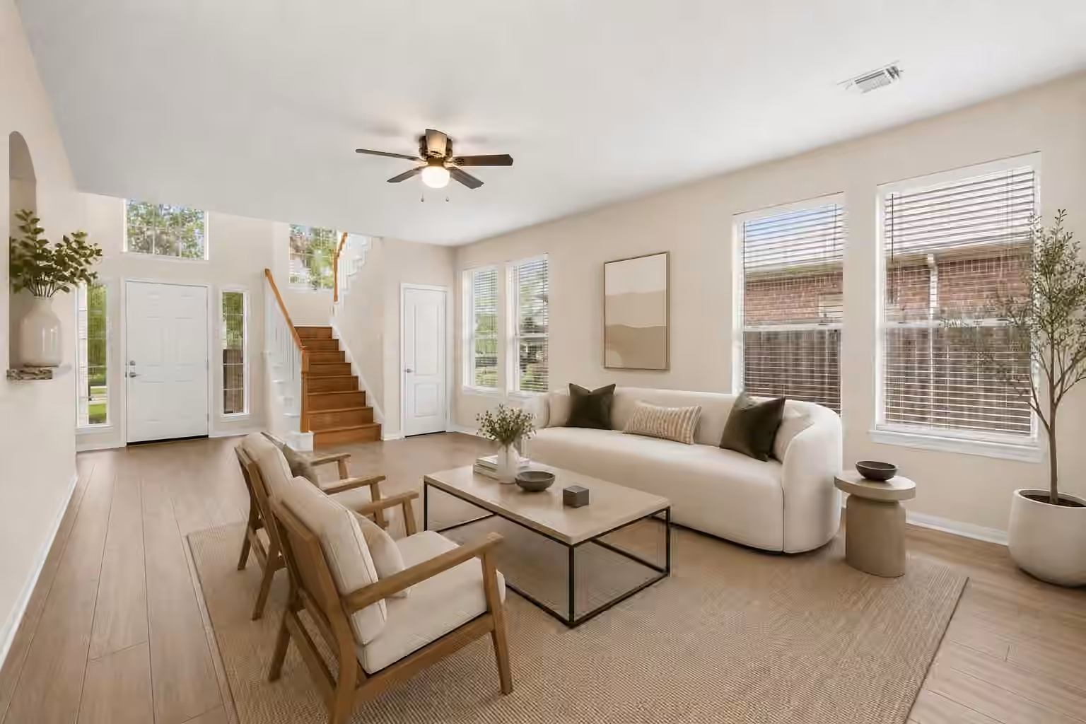 Photo 4 of 17027 Gleneviss Drive, Houston, TX