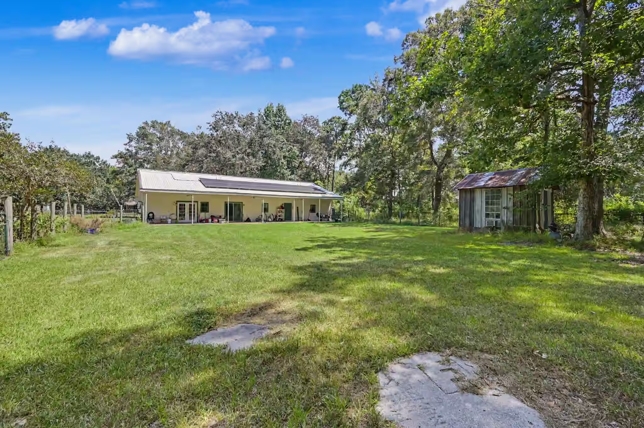 Photo 4 of 692 County Road 3371, Cleveland, TX